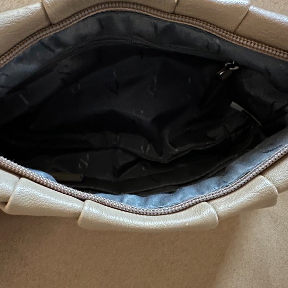 Vera Wang Wristlet - Picture 3 of 5